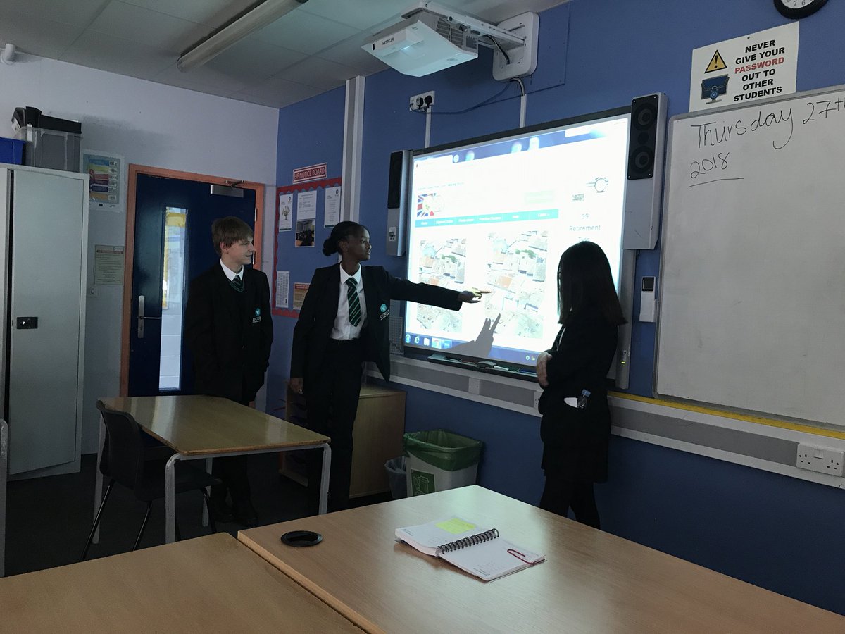 gcox_1's tweet photo. Spot the difference fun this morning! #ShoutOutWhenYouSeeIt #TutorTeamwork https://t.co/RjjWZK5nu1