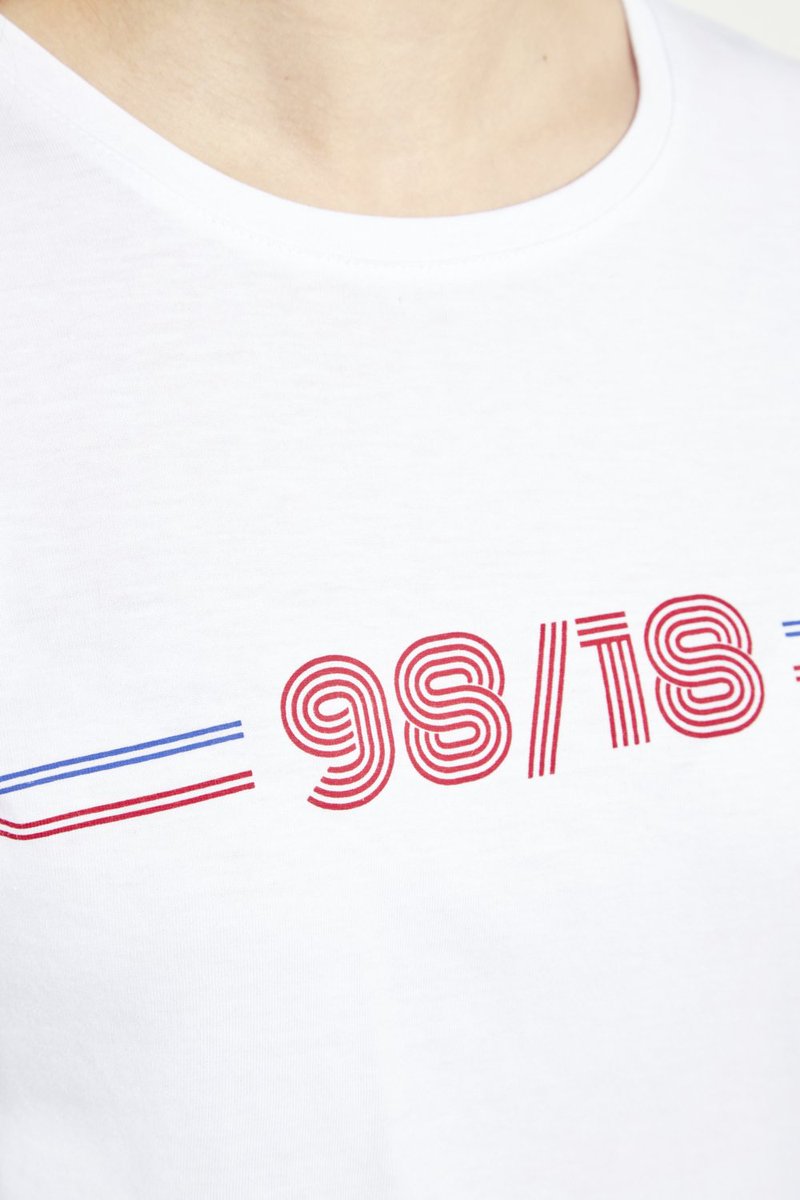 AnaBerno's tweet photo. Je l'aime bien cette capsule à la #meufdefoot en vente à partir de demain sur @ShowroompriveFR ! 5 articles (1 teddy, 3 tee-shirts, 1 bracelet) de 12 à 29€. Y'a moyen que je craque... #9818
#shopping #collectionIRL #Fieresdetrebleues https://t.co/H79q86tazU