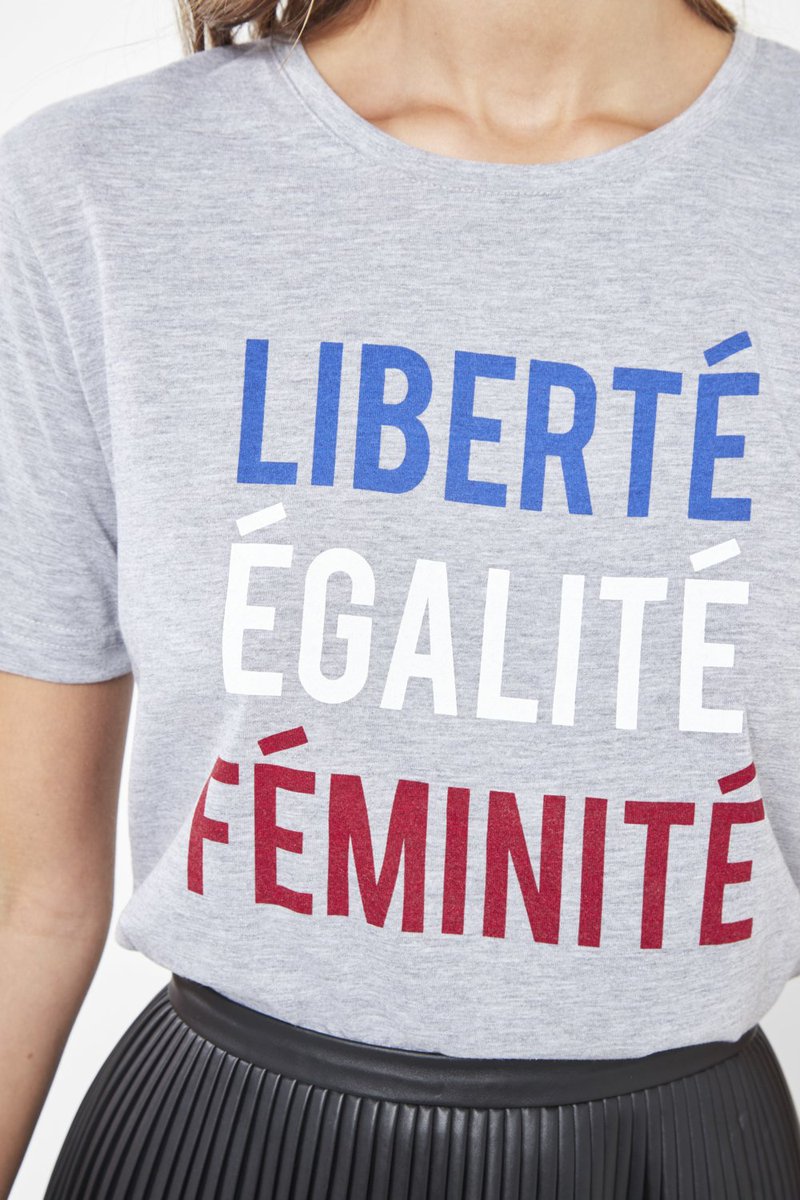 AnaBerno's tweet photo. Je l'aime bien cette capsule à la #meufdefoot en vente à partir de demain sur @ShowroompriveFR ! 5 articles (1 teddy, 3 tee-shirts, 1 bracelet) de 12 à 29€. Y'a moyen que je craque... #9818
#shopping #collectionIRL #Fieresdetrebleues https://t.co/H79q86tazU