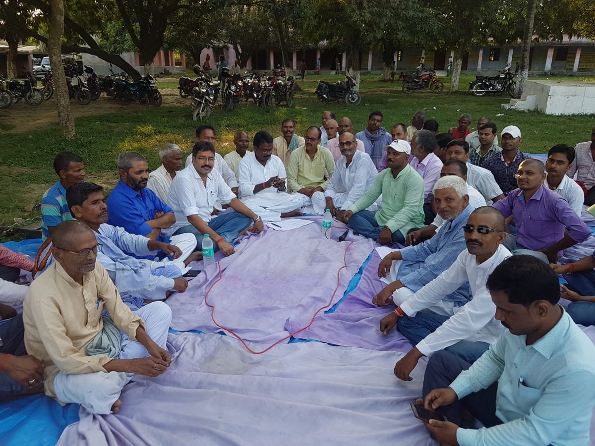 LJDCENTERAL's tweet photo. सौरबाजार प्रखंड लोकतांत्रिक जनता दल के अध्यक्ष का चुनाव सर्वसम्मति से हाईस्कूल के प्रांगण में बैठक में वरिष्ठ नेता श्री धिरेंद्र प्रसाद यादव ने जिवछपुर-अजगैवा निवासी विजेंदर यादव के नाम का प्रस्ताव दिए जिसे उपस्थित सभी नेता एवं कार्यकर्ता ने सर्वसम्मति से विजेंद्र प्रसाद यादव https://t.co/eyx54pJ4Lw