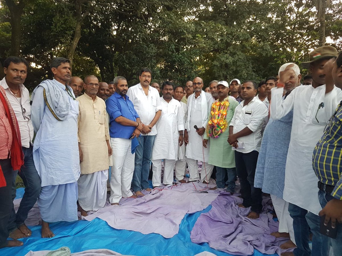 LJDCENTERAL's tweet photo. सौरबाजार प्रखंड लोकतांत्रिक जनता दल के अध्यक्ष का चुनाव सर्वसम्मति से हाईस्कूल के प्रांगण में बैठक में वरिष्ठ नेता श्री धिरेंद्र प्रसाद यादव ने जिवछपुर-अजगैवा निवासी विजेंदर यादव के नाम का प्रस्ताव दिए जिसे उपस्थित सभी नेता एवं कार्यकर्ता ने सर्वसम्मति से विजेंद्र प्रसाद यादव https://t.co/eyx54pJ4Lw
