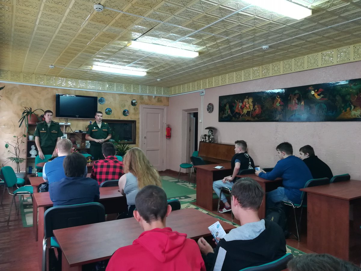 NovTexBio's tweet image. 12.09.2018 состоялась встреча студентов выпускных групп с ответственным за отбор граждан для прохождения службы по контракту: с прапорщиком Якуниным А.М. и сержантом Мальцевым М.Ю.@min_obr_to @ostashko10 @AASheveleva @Tularegion71