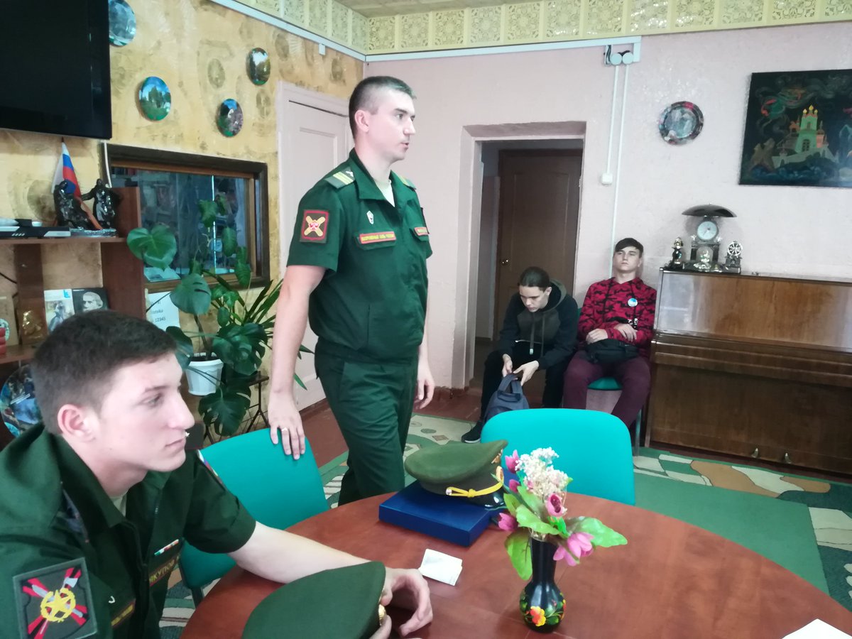 NovTexBio's tweet image. 12.09.2018 состоялась встреча студентов выпускных групп с ответственным за отбор граждан для прохождения службы по контракту: с прапорщиком Якуниным А.М. и сержантом Мальцевым М.Ю.@min_obr_to @ostashko10 @AASheveleva @Tularegion71