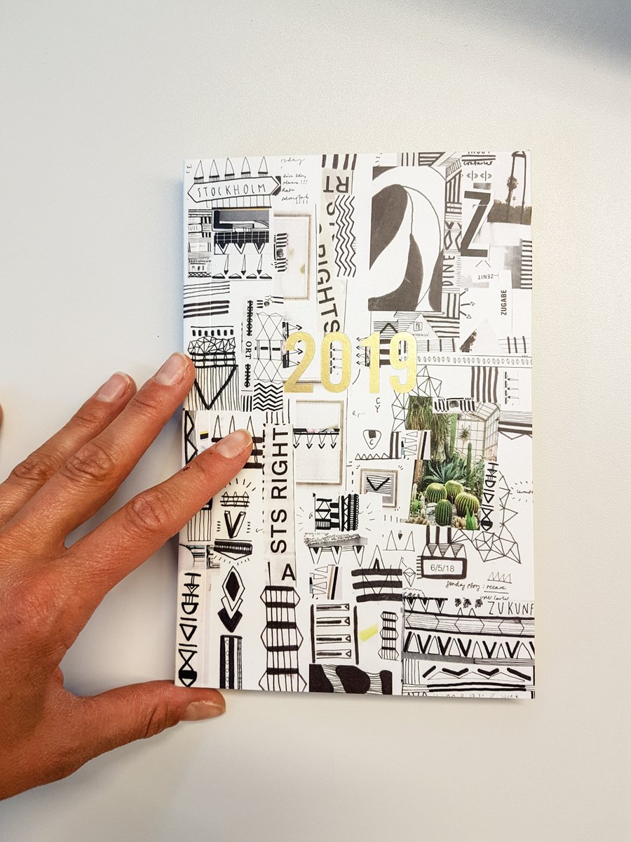 corinne_hefti's tweet photo. Wer plant gerne auf Papier statt digital? Der coole Planner 2019 von @Yaelanders neuerdings erhältlich unter https://t.co/c4yRiD0mHP #neverplanever #bububindet #madeinswiterland https://t.co/GNTkhbtMYL