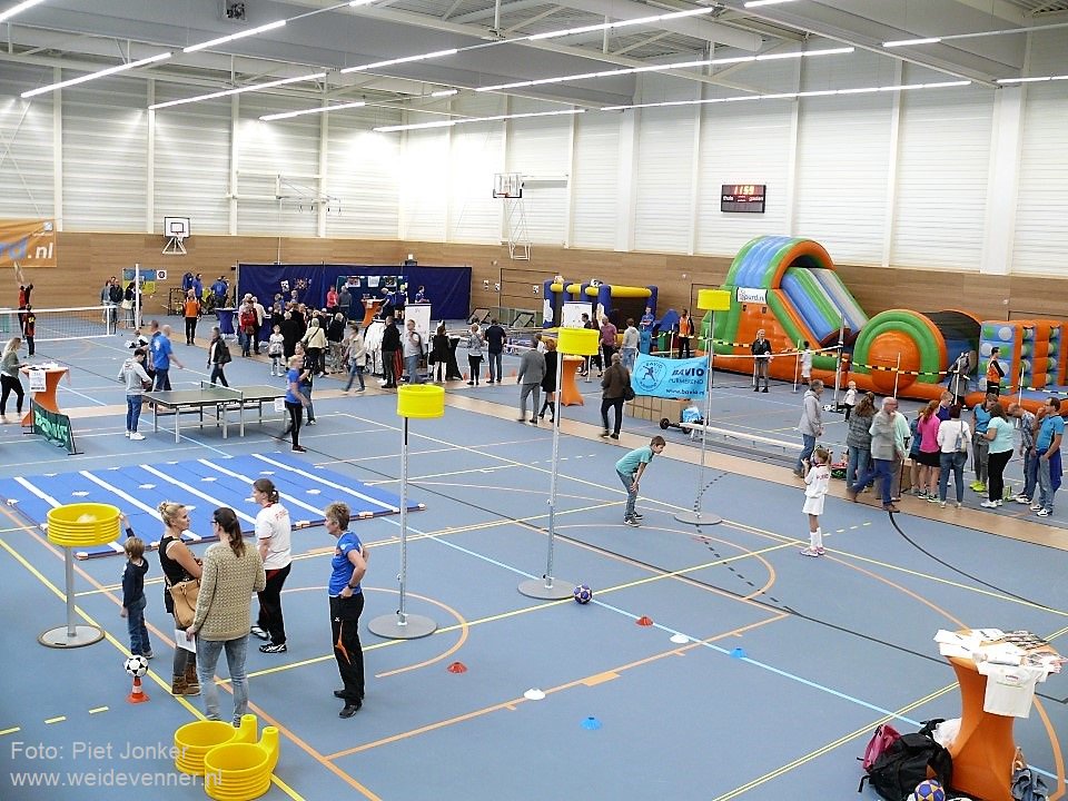 Deze zondag #DeBeukActief in sportaccommodatie De Beuk. Tussen 11.00 en 16.00 uur activiteiten voor jong en oud. Deelname is gratis. Jij komt toch ook?