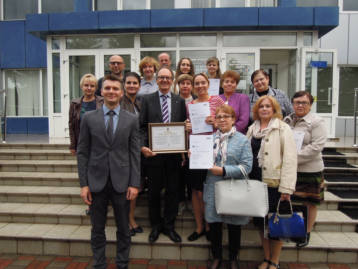 ProcessLab's tweet photo. Präsentation der Studienergebnisse vom #ProcessLab zur Gesundheitsreform in der Stadt Krywyj Rih, Ukraine. Ärzte und Krankenhausmanager hörten sich mit großem Interessen die Ergebnisse und Empfehlungen zu #Prozessinnovation und #Prozessdenken an. https://t.co/KwILrHlPWI