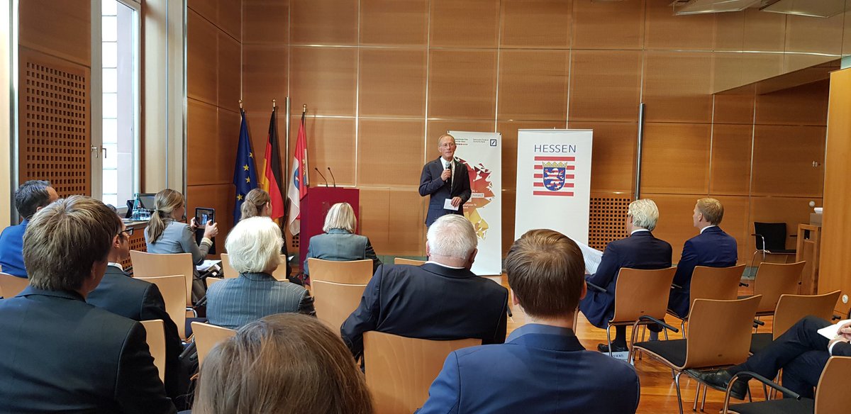 SchulteThorsten's tweet image. Staatsminister Wintermeyer begrüßt die sechs hessischen Preisträger des Wettbewerbs #LandderIdeen in der #Staatskanzlei @RegHessen