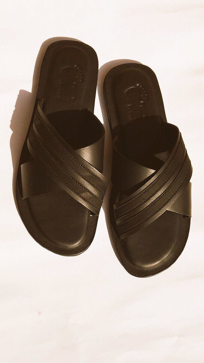 Temitayoo_'s tweet photo. @DrJoeAbah @titobalogun @tripletosh Leather footwear By @Temitayoo_ a pair costs N7500 https://t.co/2LRsx2FpTB