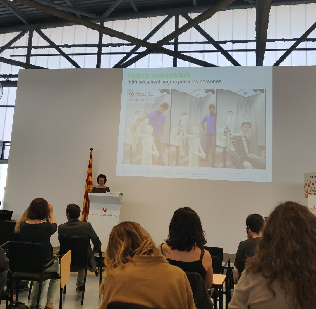 espaitecnologic's tweet photo. Jornada del Internet Social amb una bateria d propostes engrescadora q ens ajudarà a reinventar la nostra proposta d treball amb infància desde la perspectiva #educacio360 escola entorn i familia #jdis #jdis2018 @casalinfants #creativekids #ravalkids @teixint @AMPADrassanes https://t.co/58b8CPJbDz