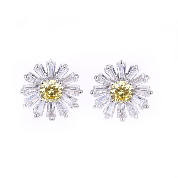 Gorgeous cubic zirconia daisy earrings 🌼😍💗available to buy now! #modajewelleryuk #wholesalejewellery #cubiczirconiaearrings #daisyearrings 
moda-jewellery.co.uk