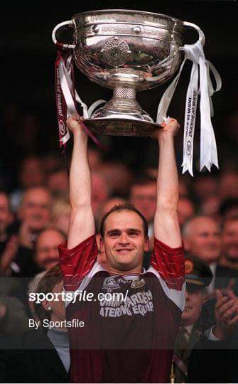 Jhiggins3's tweet photo. I feel so old 🤦‍♀️🤦‍♀️🤣🤣

ON THIS DATE: 20 years ago
27th September 1998

On this date in 1998, Galway won the All-Ireland SFC title for the first time in 32 years, defeating Kildare in the final, 1-14 to 1-10.
#20YearsSinceSunday https://t.co/9oLlaVpmcW