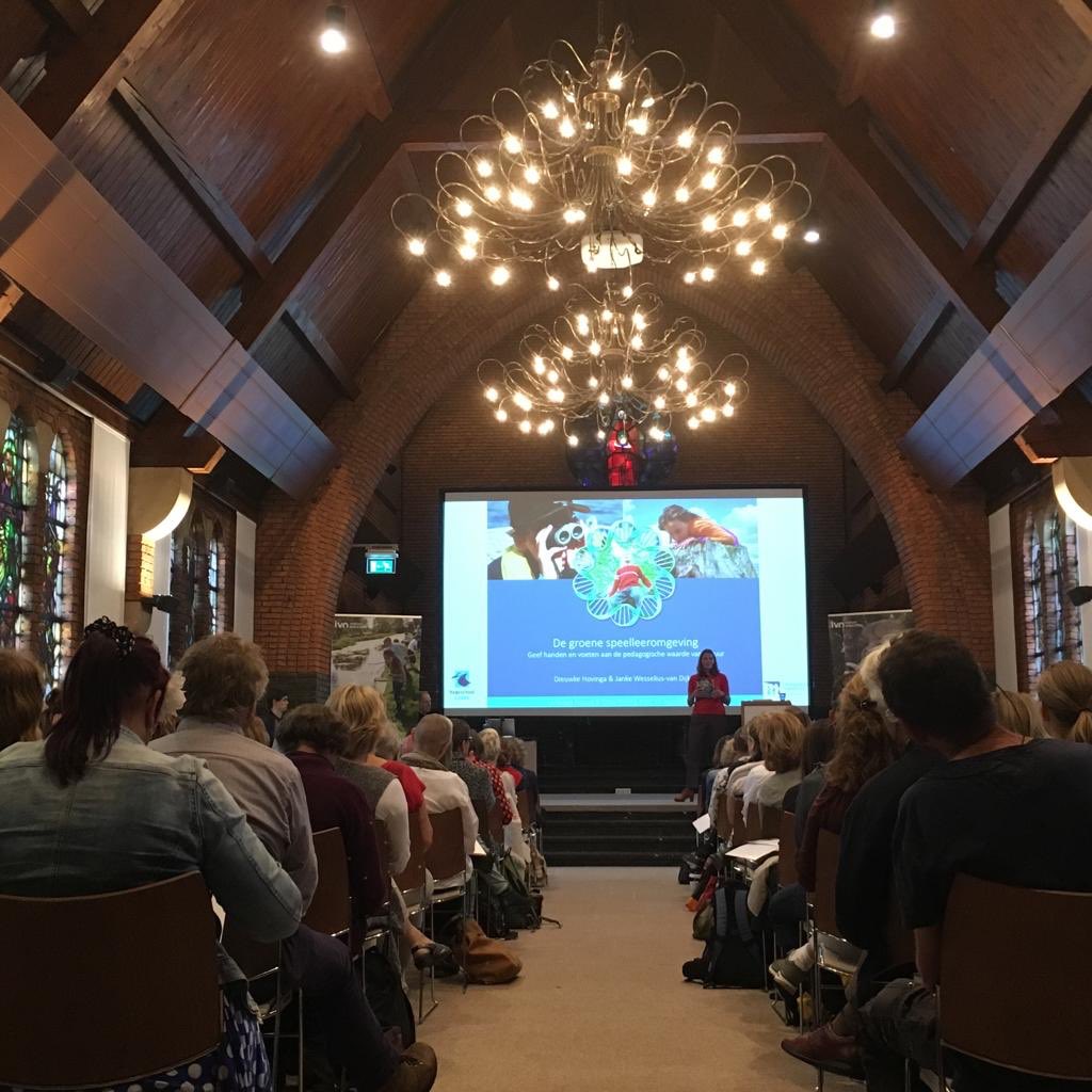LectoraatNOK's tweet photo. De kind en natuur tweedaagse gaat van start met lector @dieuwkehovinga https://t.co/4Bib63RzlC