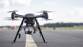 DJI, wereldwijde marktleider in drones start vanaf oktober opleidingen voor professionals bij Space53. Bij ons op <a href="/TechnologyBaseT/">Technology Base</a> en bij onze partner <a href="/droneflightcomp/">Drone Flight Company</a> zijn twee speciale trainingscentra ingericht voor de professionele dronegebruiker: bit.ly/2R5Fm1p