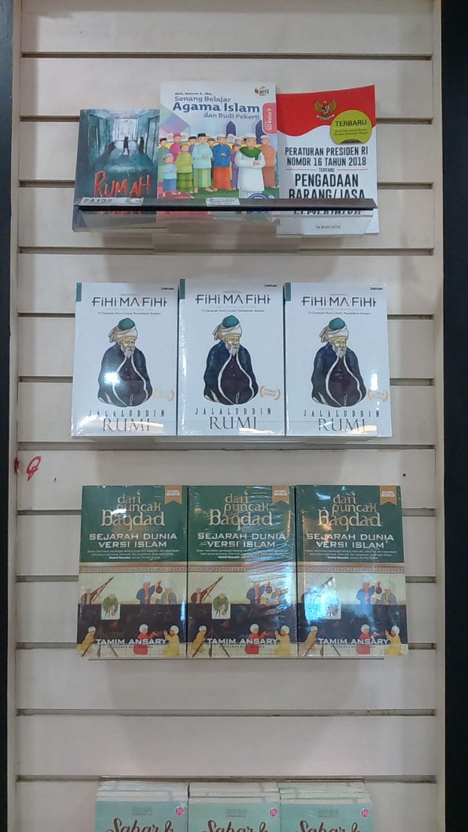 penerbitserambi's tweet photo. Koleksimu sudah lengkap? Kalau belum, bisa cek-cek ke Gramedia terdekat di kotamu, lho 😀

#TheSecretofEP #AnakkuGuruku 
#Muhammad #DariPuncakBagdad #HistoryofTheArabs #FihimaFihi #TadzkiratulAuliya #KitabNasihat #PenerbitSerambi #PenerbitZaman #agama #sejarahislam #sejarahnabi https://t.co/qbEo52Rkng