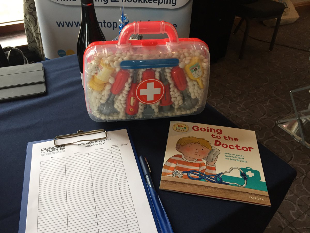 CxnNewitt's tweet photo. Guess how many pills (white skittles!) in the medical bag? ⁦@lpmdg⁩ ⁦@duncantoplis⁩ https://t.co/YSnsCY154y