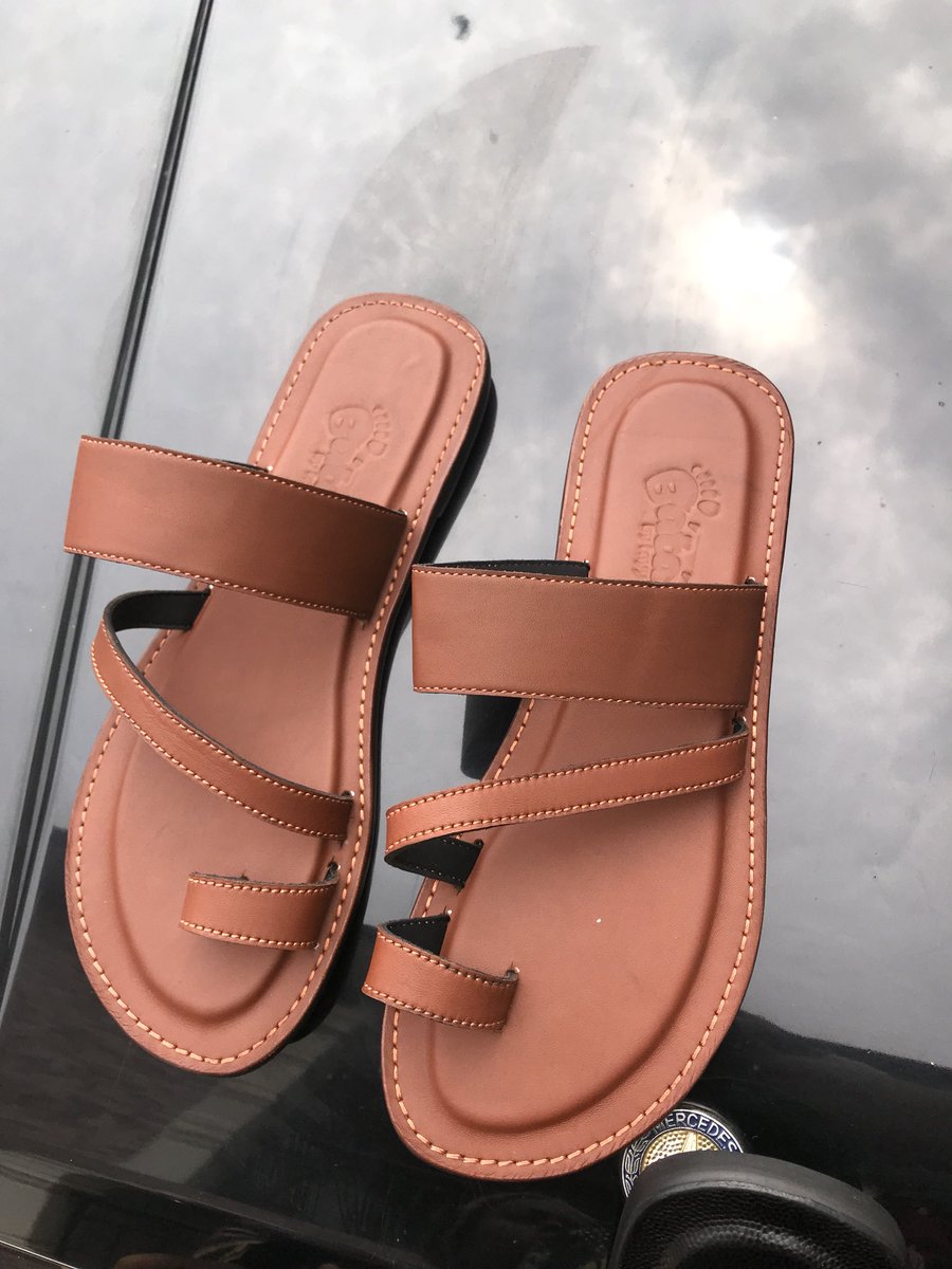 Temitayoo_'s tweet photo. @DrJoeAbah @titobalogun @tripletosh Slippers made by @Temitayoo_ https://t.co/VQDOr7UZZQ