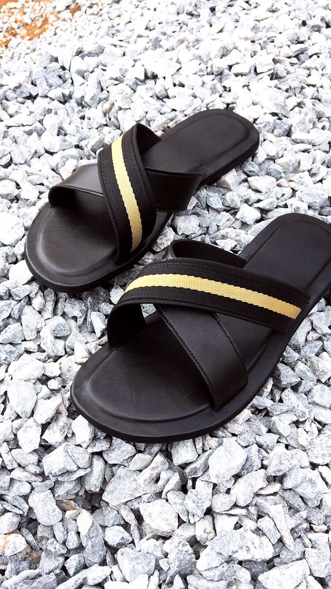 Temitayoo_'s tweet photo. @DrJoeAbah @titobalogun @tripletosh Slippers made by @Temitayoo_ https://t.co/VQDOr7UZZQ