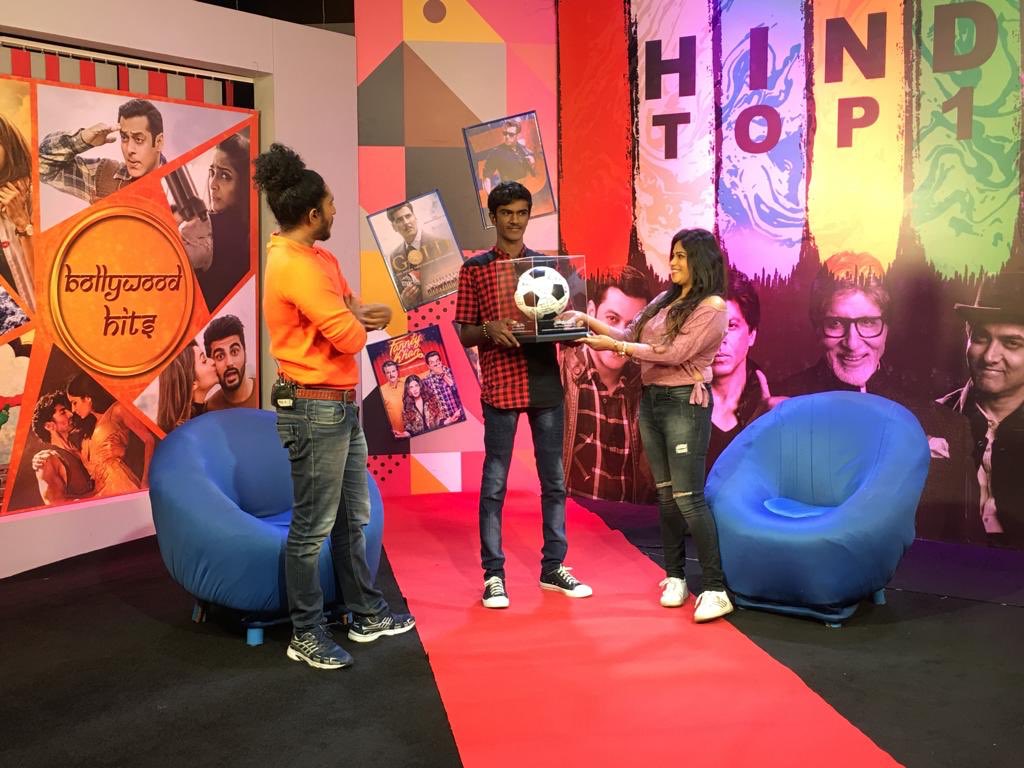 GoalMovieSL's tweet photo. 'ගෝල්' නරඹා ක්‍රීඩා තරු සමරු සටහන් තැබූ පාප���්දුව දිනාගත් තිස්සමහාරාමයේ රුචිර කවින්දට අපෙන් සුභ පැතුම්! https://t.co/eO2QBK7cqB
