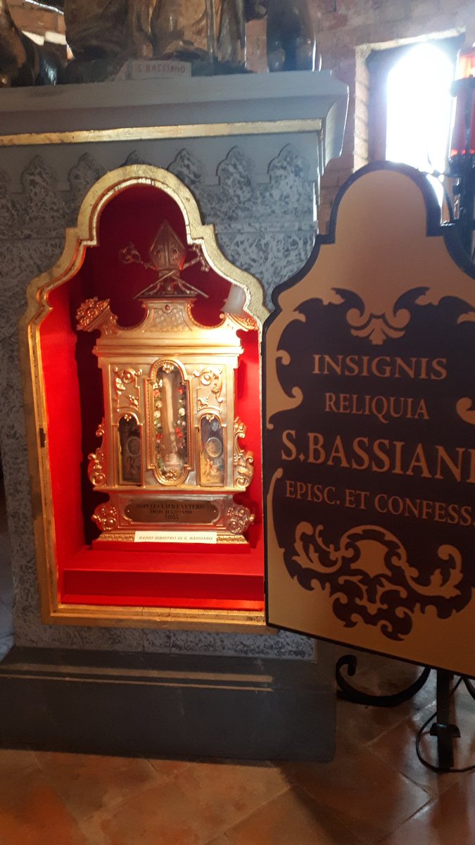 djlaros's tweet photo. Un cuor solo e un'anima sola come #Chiesa nel nome di Bassiano e Ambrogio a Lodi per #costruire la #storia nel cammino verso il compimento @chiesadimilano #ArcivescovoDelpini https://t.co/1rhVn18FVa