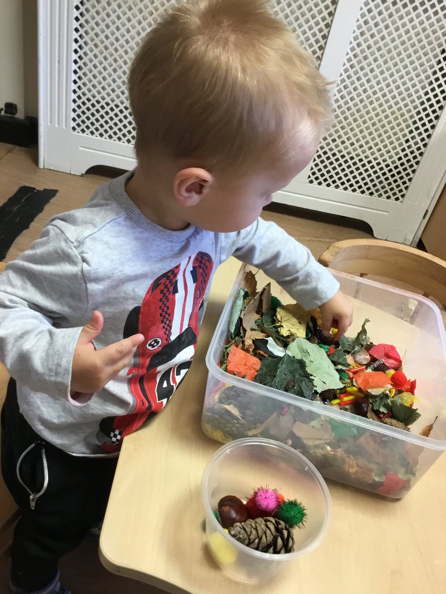 FirstStepsTweet's tweet photo. One of our children at our Bersted nursery getting stuck into Autumn arts &amp; crafts #Autumn #nursery #childcare #Sussex #firststeps #learningthroughplay #artsandcrafts https://t.co/hmagpoLXXD