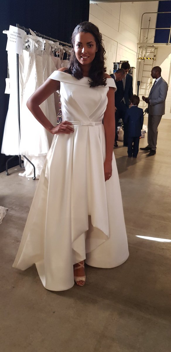CurvaceousBrida's tweet photo. I love this dress by Catherine Parry due in soon in size 26. https://t.co/EPpnkZyfeh #heavymattsatin #pockets #loveabow #curvy #plussizebrides https://t.co/xODmb0qR14