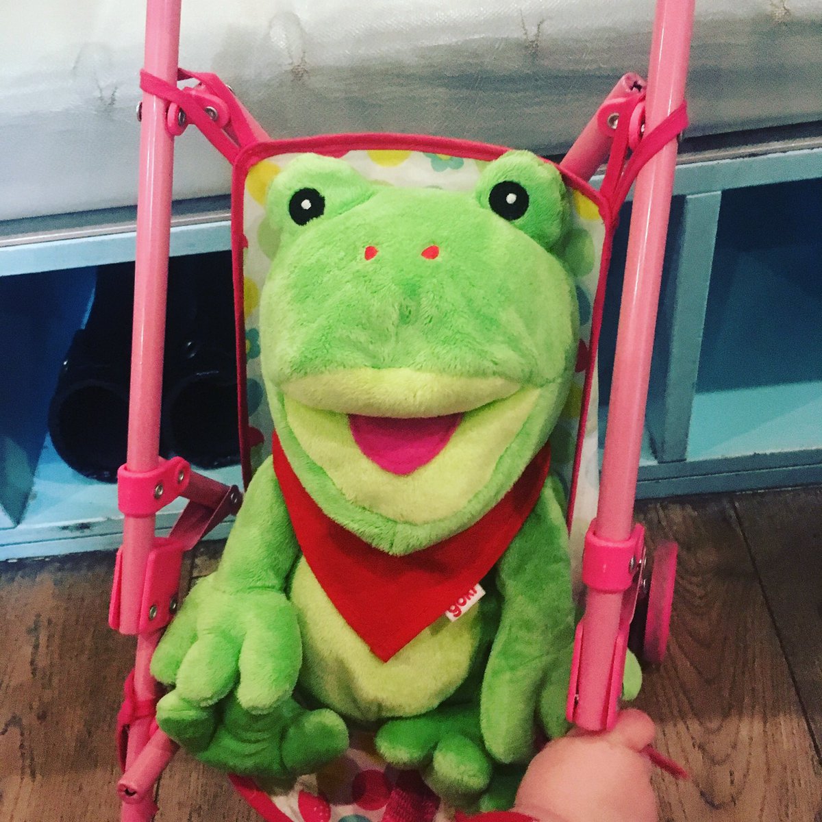 wunderbarlearn's tweet photo. Felix Frosch 🐸 is ready for some 🇩🇪 singing: German baby &amp; toddler class today at 11am at Earl Haig Hall (Elder Avenue, Crouch End). @EarlHaigHall 
#crouchendparents #muswellhillparents #mumsinmuswellhill #mumsnetharingey #babyclass #toddlerclass https://t.co/ytUzx1jtaA
