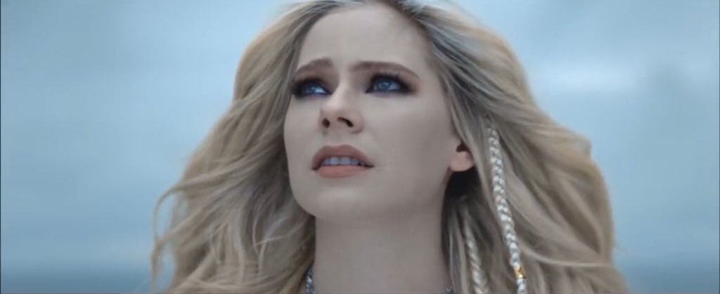 Happy 34th Birthday Avril Lavigne! You are my queen of emo style forever,and one things you always still young  