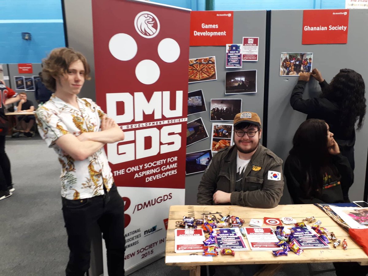 dmugds's tweet photo. Our dashing committee is ready to answer any of your questions about #DMUGDS at the ACTIVITIES FAIR! Come sign up and grab some SWEETS and STICKERS from our stall at the QEII Leisure Center! #DMU #QEII https://t.co/wL7kecxsDV