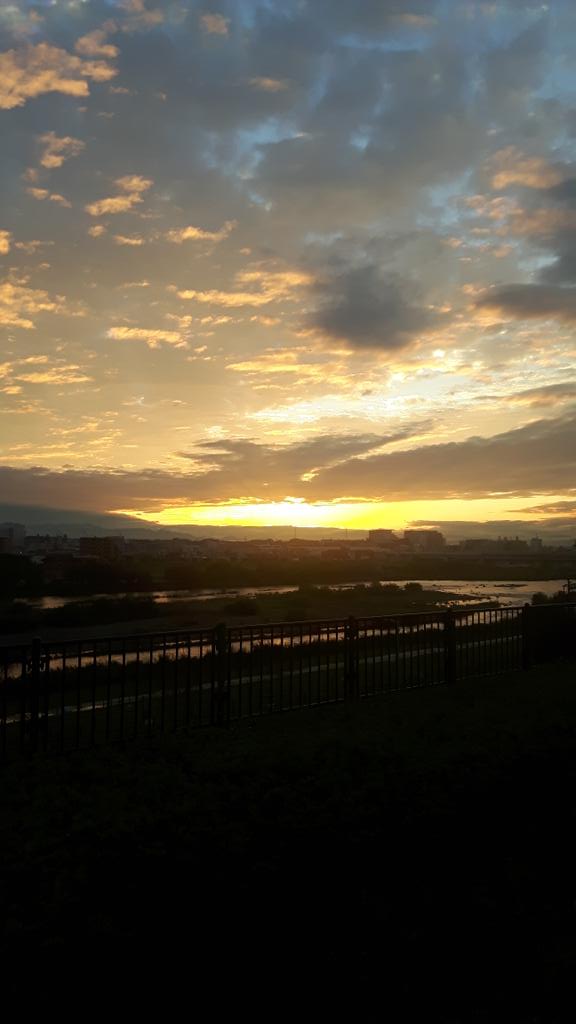 Sunset near Tamagawa river...😍
夕焼け綺麗~~