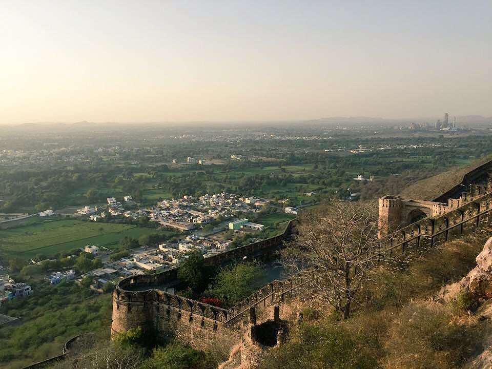 dixitsudhir12's tweet photo. The mighty fort of #Chittorgarh
The legendary #MaharanaPratap #QueenPadmini and the folk tales, stories of bravery, pride and sacrifice will go on.
#WorldHeritage @UNESCO
#WorldTourismDay https://t.co/qAhYuGcJ84