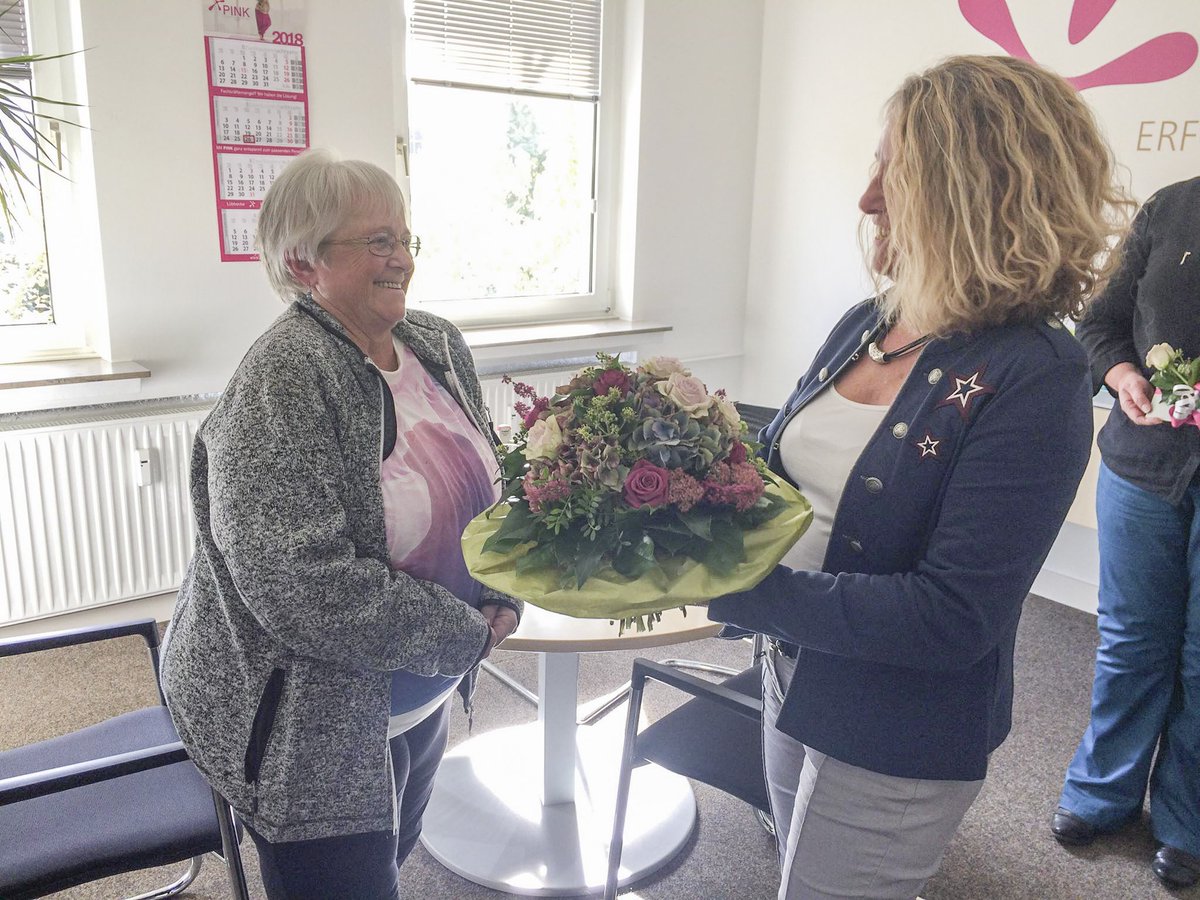 PINK_Personal's tweet photo. 11,5 Jahre, hat sie im selben Unternehmen gearbeitet. V.a. in der Zeitarbeit eine lange Zeit, die in Zukunft durch die Höchstüberlassungsdauer von 18 Monaten nicht mehr möglich sein wird. Das PINK-Team in Lübbecke bedankt sich ganz  herzlich für die  gemeinsamen Jahre!Alles Gute! https://t.co/EDJsPH6WgC
