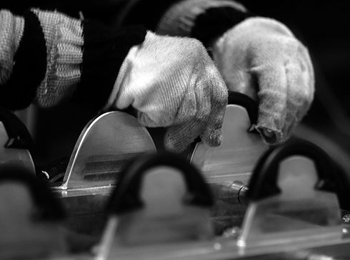 Klice73's tweet photo. Nous injectons en petites et moyennes séries des thermoplastiques  techniques et, en plus grandes séries, des thermoplastiques dits "de  commodités". Notre équipe est formée et impliquée, permettant ainsi un  suivi de qualité tout au long de la chaine de fabrication. https://t.co/OK3nztPMRe