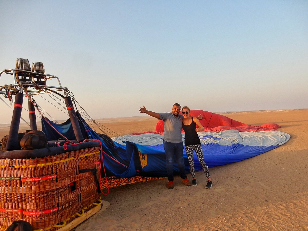 kirstenjh's tweet photo. If ever there was a reason to get up at 3.30am, this was it. Big thanks to @ViatorTravel for an unforgettable morning gliding over the dunes. #mustbedxb #visitdubai @visitdubai #bgtw #travel @weather2travel https://t.co/i2dV21WWVX