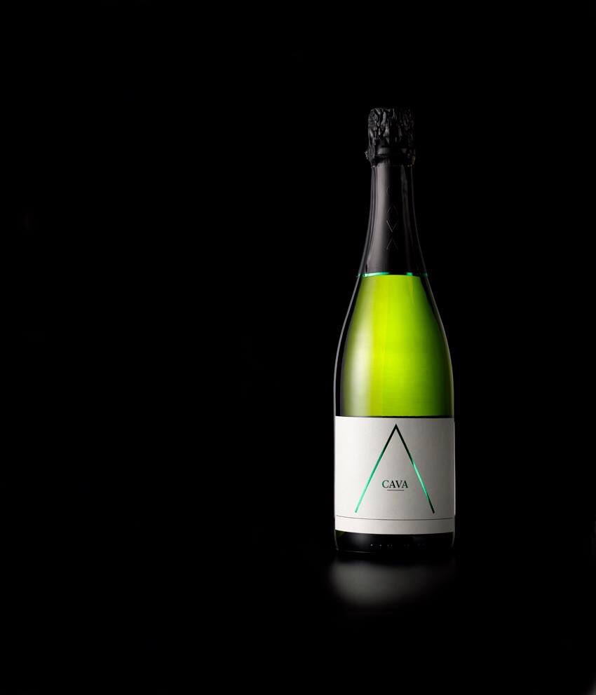 vgoller's tweet photo. The most widely used grapes for Cava 🥂🍾 production are: Macabeu, Xarel.lo and Parellada. Those three grapes together give a balanced fruity sparkling wine, a Pearl not to be missed. #Cava #CavaLovers #CavaAmbassador #CavaEducator #Bubbles https://t.co/BDC25HpcyH