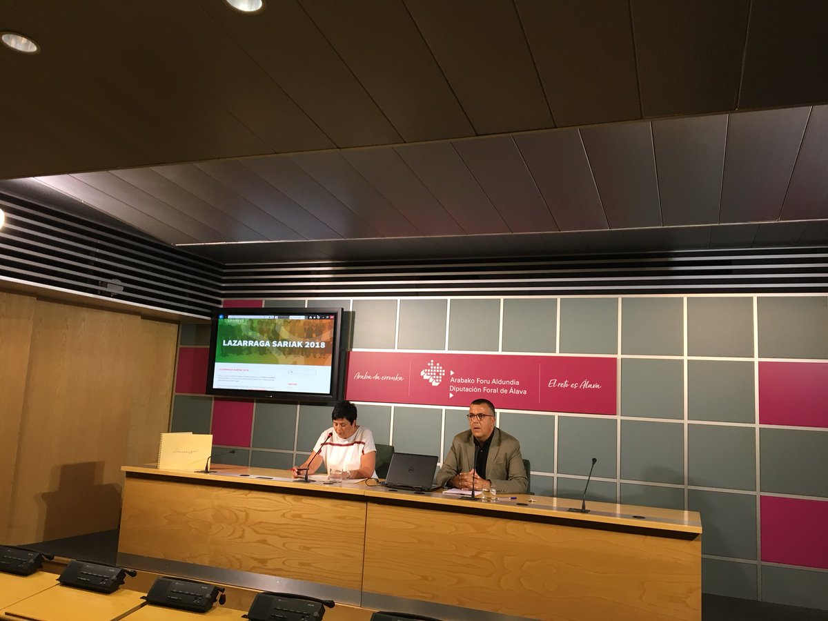 Lazarragasariak's tweet photo. #LazarragaSariak2018 aurkezpena gaur @Araba_Eus eta @BaiEuskarari #Araba #Euskara #Lana #Lanabes https://t.co/3QcVSrKFdd