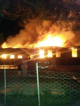 ReggieReporter's tweet photo. #SCHOOLBURN: The @NCape_Education says a departmental task team has been set up, to assess damage at the Sutherland HS that partially burned down last night. 7 classrooms, admin block, staff room & school hall were totally destroyed. Forensic investigation is underway. #sabcnews https://t.co/qeMg26nTb7
