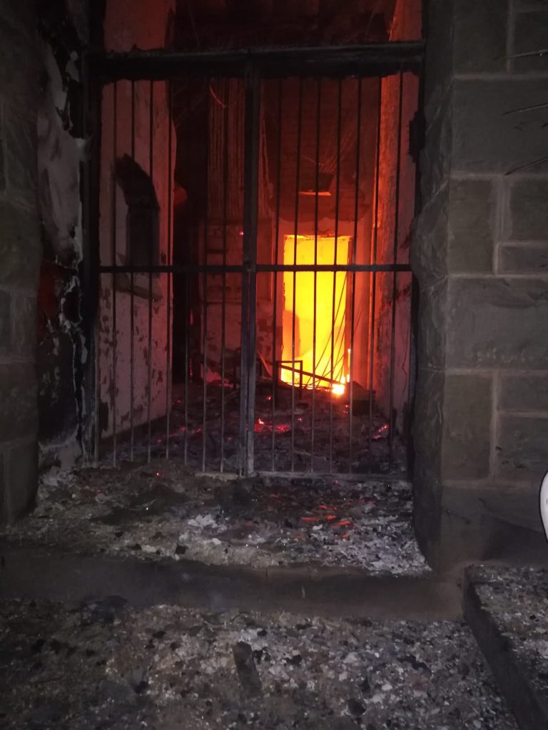 ReggieReporter's tweet photo. #SCHOOLBURN: The @NCape_Education says a departmental task team has been set up, to assess damage at the Sutherland HS that partially burned down last night. 7 classrooms, admin block, staff room & school hall were totally destroyed. Forensic investigation is underway. #sabcnews https://t.co/qeMg26nTb7