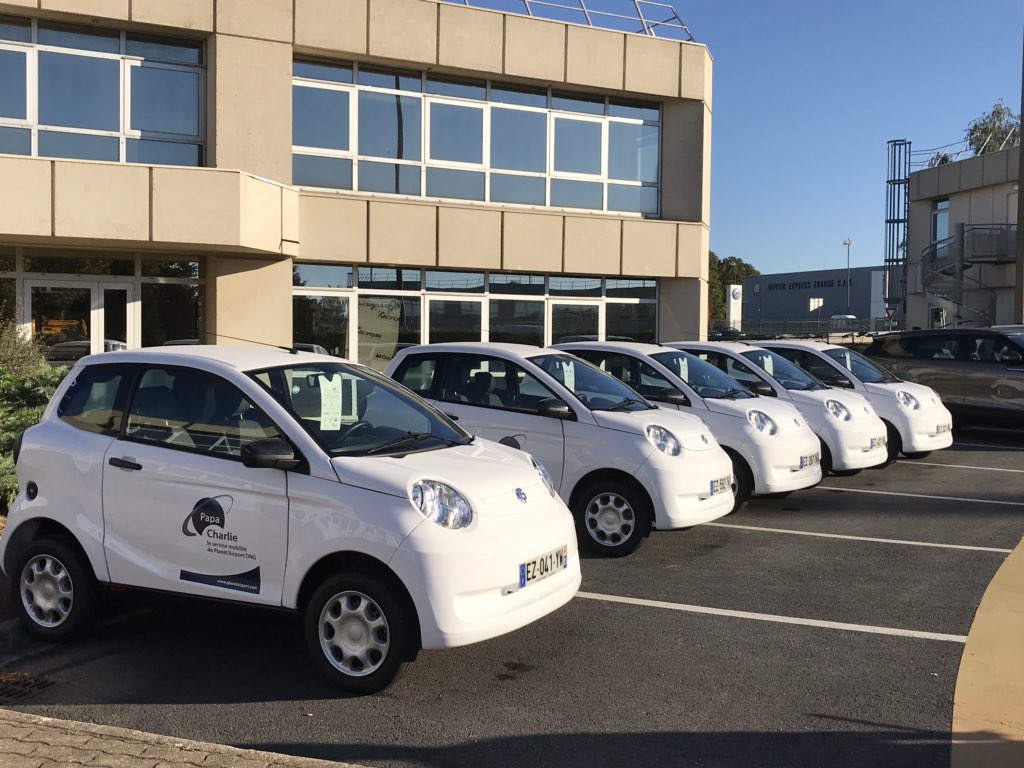 GroupeADP's tweet photo. L’initiative #papacharlie @GroupeADP augmente sa flotte de 100 véhicules avec 20 nelles voitures sans permis🚙 pour faciliter l’accès à l’emploi des jeunes du territoire de #ROISSY ✈️ #emploi #diversité #alternance @murielpenicaud #mobilité https://t.co/mxi8gtbuio