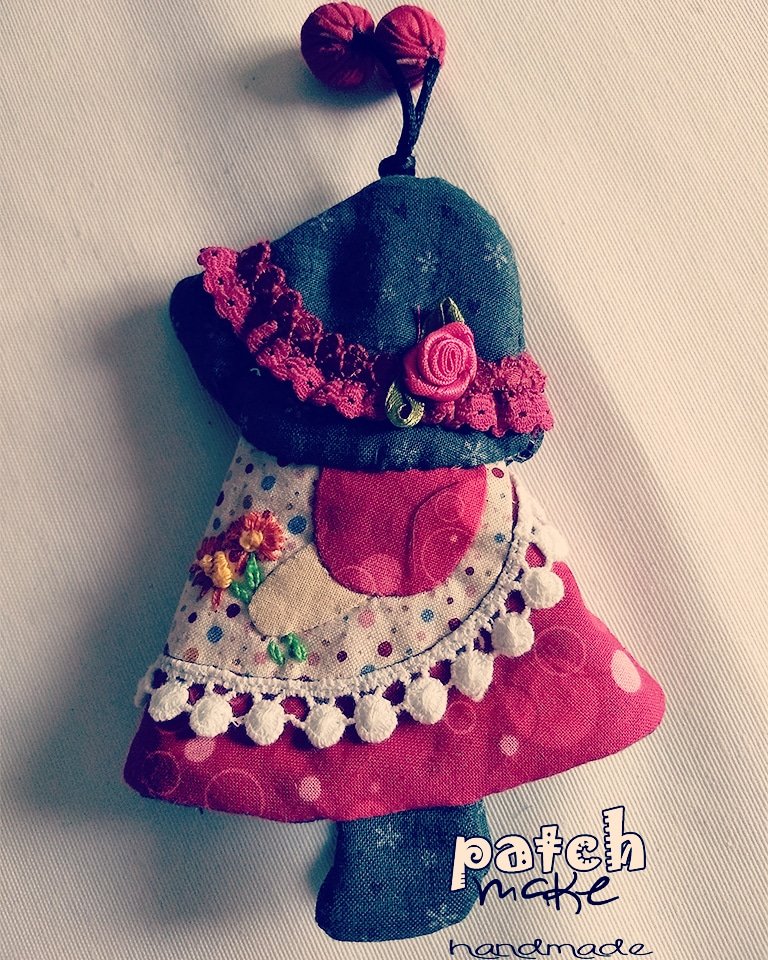 patchmake's tweet photo. Una preciosa #sunbonet para llevar las llaves #patchwork #handmadepatch https://t.co/XHZcp7E8af https://t.co/YzVvsVciRe