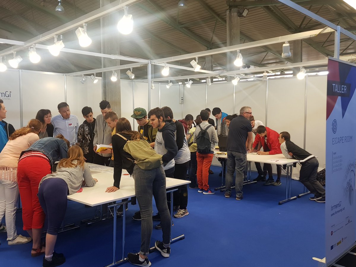 Etorrent64's tweet photo. Plena activitat als tallers formatius de #FormemGi a @firadegirona Bones activitats per connectar candidats i empreses que ofereixen feina @cambragirona @girona_cat https://t.co/pOvlkJQK9J