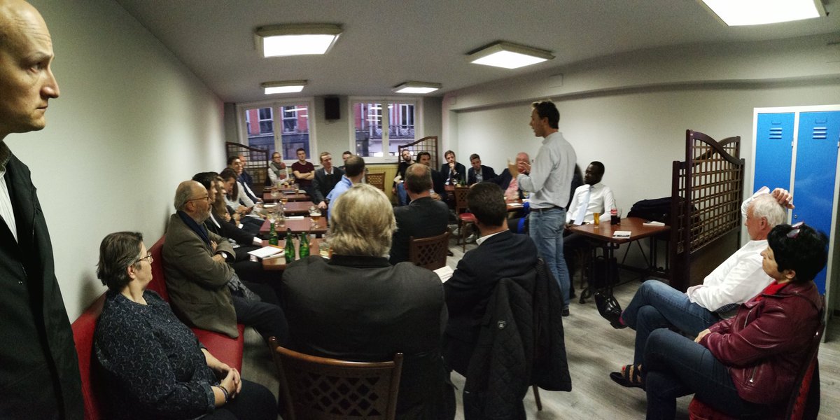 Flowieck's tweet photo. Un réel plaisir d'avoir accueilli hier @MaeldeCalan pour nous présenter son livre #LaTentationPopuliste à #Lille. Merci à tous d'avoir répondu à l'invitation et merci à toi Maël de nous présenter le visage d'une nouvelle génération de la droite de gouvernement ! https://t.co/fQd6ZKVY2f