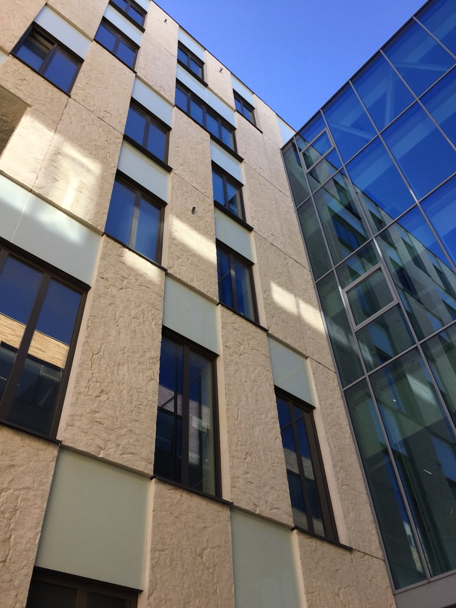 koenvhb's tweet photo. Vandaag is het T-7! Volgende vrijdag zal de eerste verhuisgolf plaats hebben richting ons nieuw #kinderziekenhuis @UZLeuven . Burelen en administratie zetten de eerste stap. Op dinsdag 16 oktober volgen de patiënten! #benurse #think4nurses #verpleging #spannend https://t.co/h7pcrpuorR