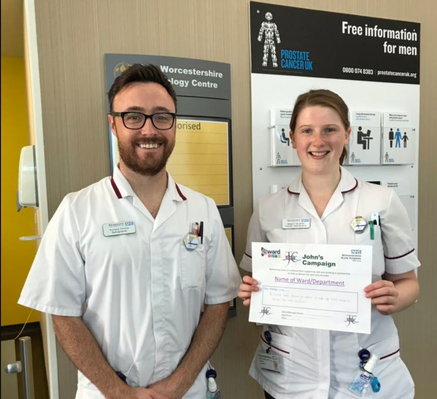 WorcsAcuteNHS's tweet photo. Our staff have again been pledging their support to @JohnCampaign
We understand hospitals can be challenging for people living with dementia, but welcome carers to continue their supportive role by working in partnership with our staff to help us deliver the best care possible. https://t.co/WVsdtcvKSo