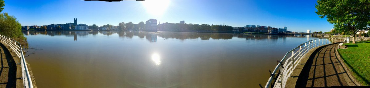 SeanRyanT's tweet photo. #Limerick #ClancysStrand #RiverShannon #Autumn2018 https://t.co/kWipcXze9Y