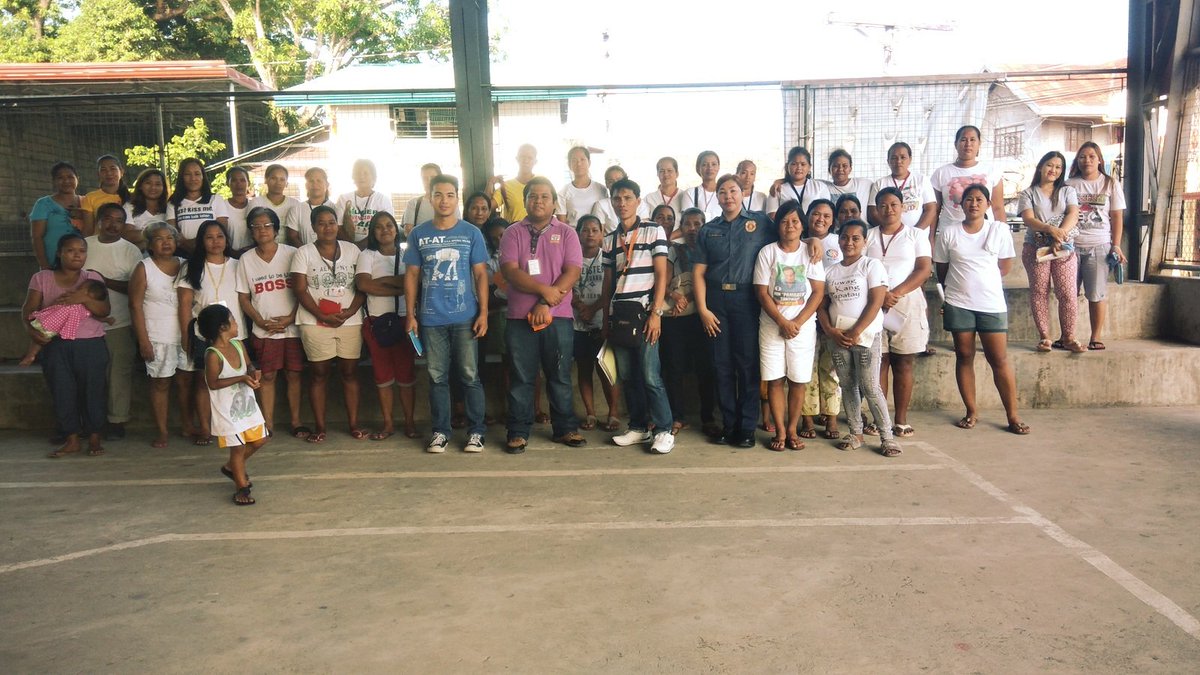 PCPTWINSTONORTE's tweet photo. On this date September 27, 2018 at about 2PM, SPO1 Erlynn Fonseca, Chief WCPD PNCO under the directives of PSINSP JENNIFER CRUZ, COP, Abucay MPS participated on the MSWDO activity to 4P's members of Brgy. Salian, Abucay, Bataan and discussed RA 7610 and RA 9262. https://t.co/VxpcWTDoj7