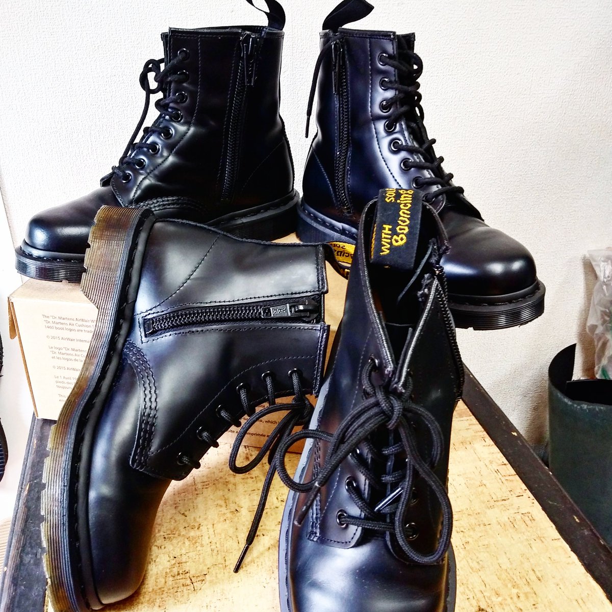 靴とカバン修理のホップ こんばんは 寒い１日でした 今日はdr Martens ドクターマーチン のファスナー取り付けの紹介です 今回は6ホール 8ホール各々にファスナーを取り付けました 脱ぎ履きが楽になります Dr Martens ドクター
