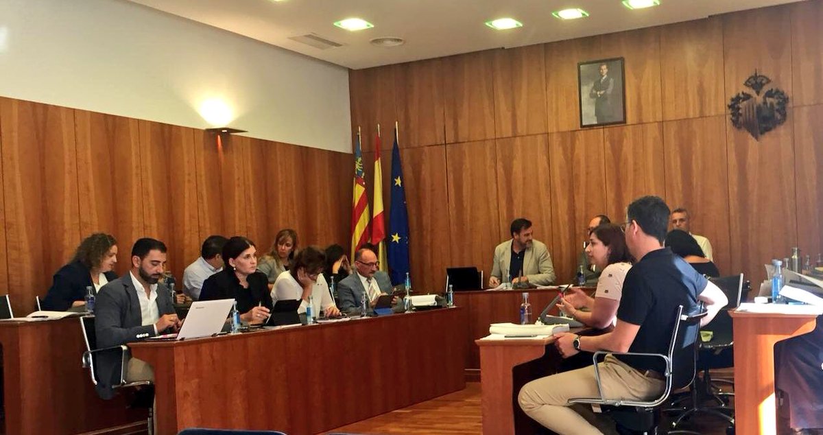 PPOrihuela's tweet photo. Nuestra moción exigiendo al Consell que no traslade la Oficina Comarcal Agraria a Elche ha sido aprobada en el pleno del @AytoOrihuela. El @PsoeOrihuela ha votado en contra. Como siempre ocurre, parece que no le importan ni los agricultores ni los ganaderos de nuestra comarca. https://t.co/WpBdnv0ddW