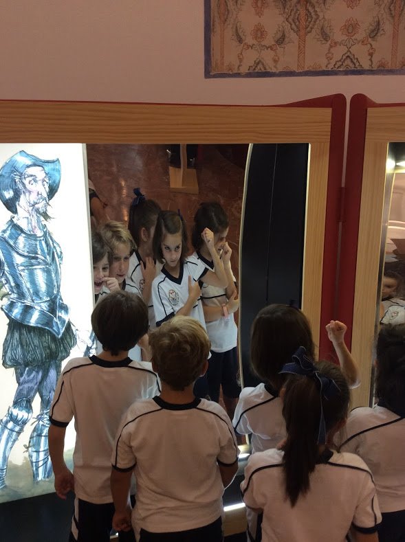 ACEcultura's tweet photo. Los alumnos del colegio de @NtraSraVictoria de #Antequera han estado esta semana en la #exposición '16 personajes que maravillan y... Miguel de #Cervantes'. 😊¡Gracias por la visita!    https://t.co/BllWchFmNr https://t.co/ReVQJwFXxH