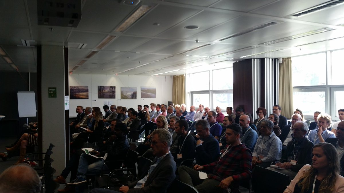 Full room for our #bigdata, #analytics and #MachineLearning session at <a href="/wur/">Wageningen U&R</a> #WURcompanyday: what is the added value of #bigdata analytics for #agriculture and #food?