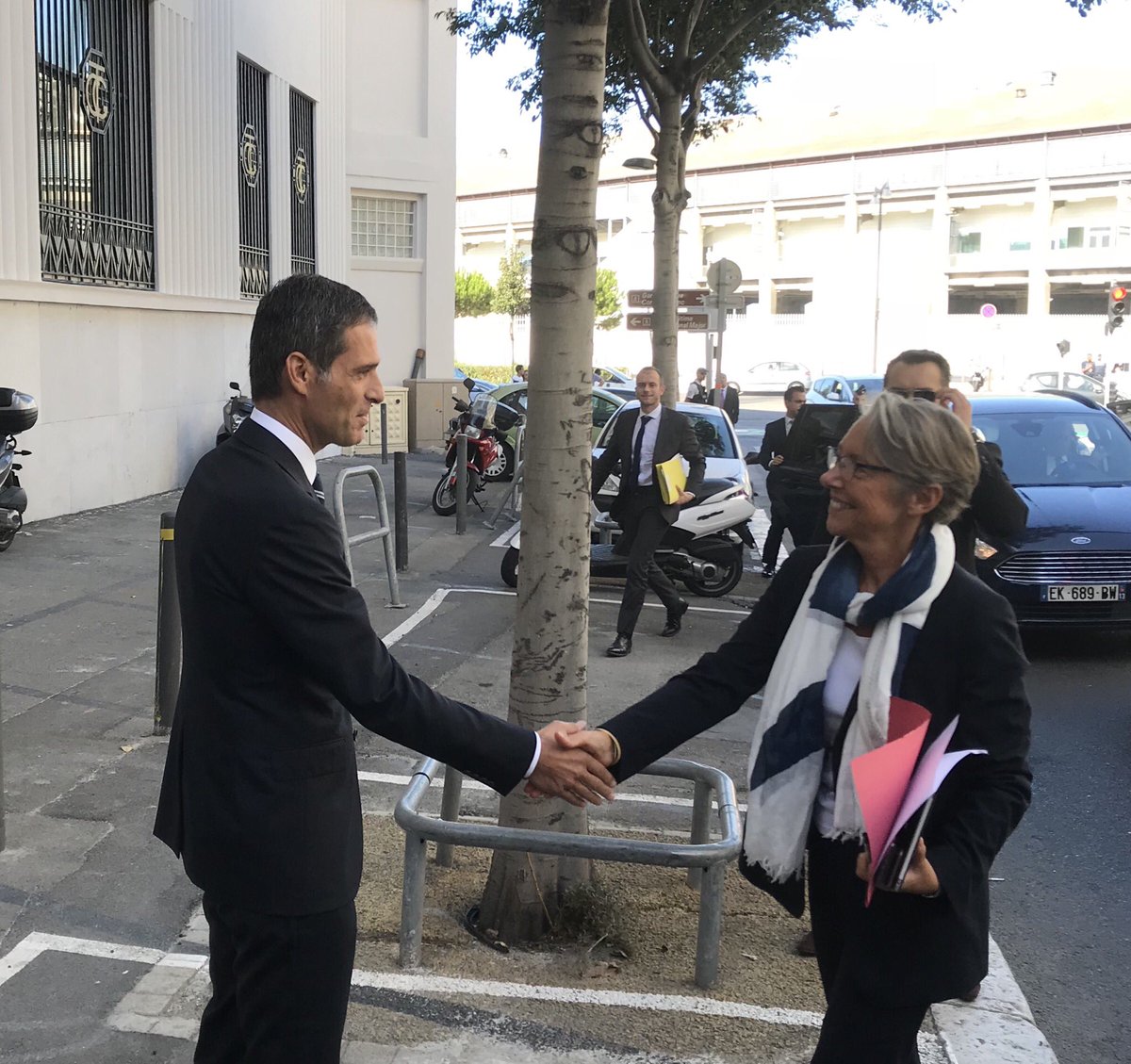 cmacgm's tweet photo. Arrivée de @Elisabeth_Borne Ministre #Transports chez @ZeBox_, accueillie par @RodolpheSaade . Transports, logistique, mobilités, Industrie 4.0 > Les domaines clés pour l’incubateur ZEBOX #Marseille #AMFrenchtech https://t.co/ZUKIhHdhd7